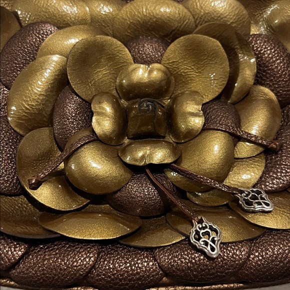 BRIGHTON Rosalie flower petal bronze and gold leather short chain shoulder bag - Picture 5 of 10